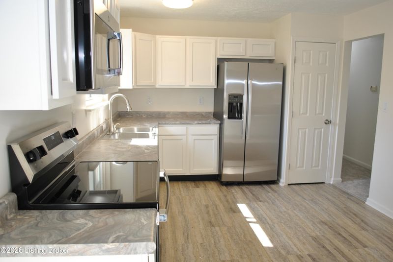 9700 Walnutwood Way, Jeffersontown, KY 40299