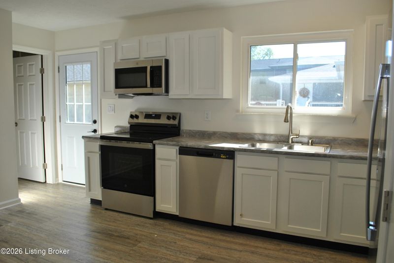 9700 Walnutwood Way, Jeffersontown, KY 40299