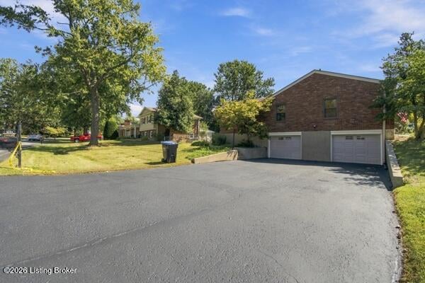 9701 Meadow Vale Dr, Louisville, KY 40242