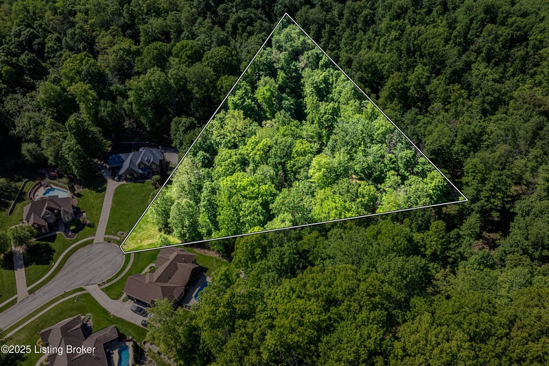 9701 Secretariat Dr, Louisville, KY 40214
