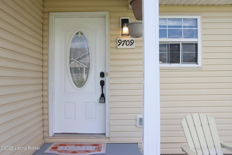 9709 Williamsborough Ln, Louisville, KY 40291