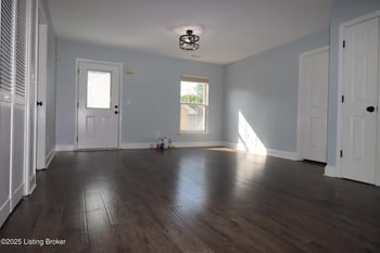 9709 Williamsborough Ln, Louisville, KY 40291