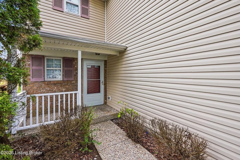 9711 Brooks Bend Rd, Louisville, KY 40258