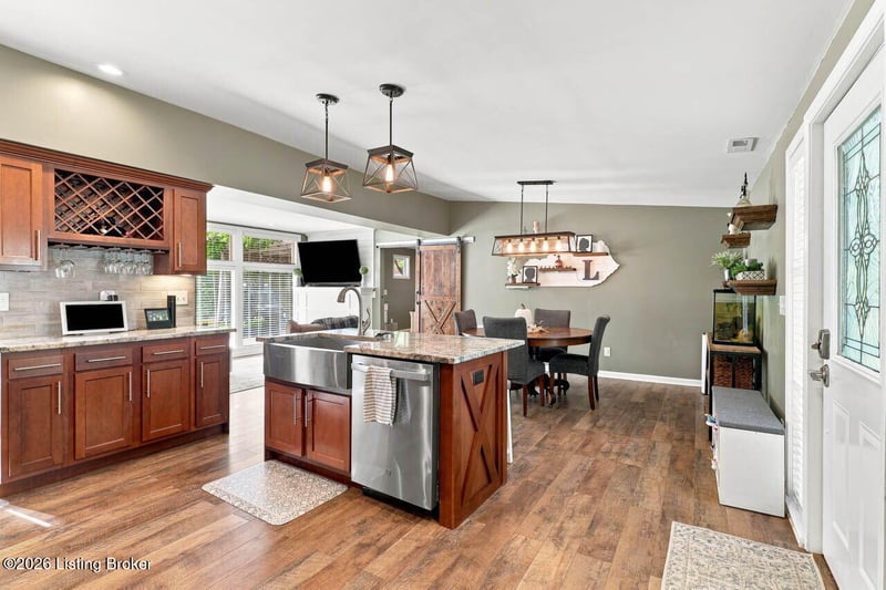 9712 Old Six Mile Ln, Louisville, KY 40299