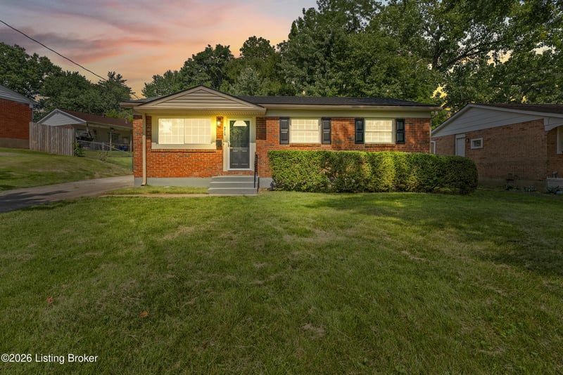 9715 Titan Dr, Louisville, KY 40229