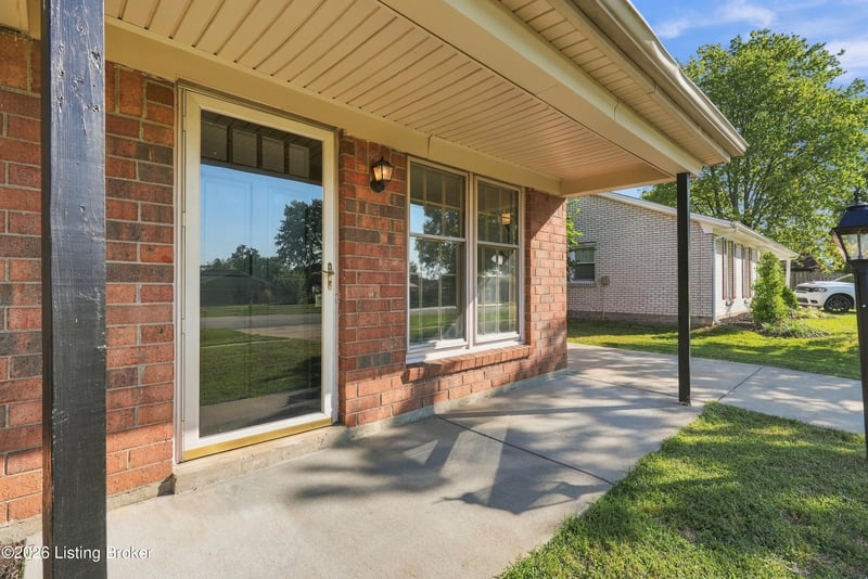 9719 Lake Elkhorn Dr, Louisville, KY 40291