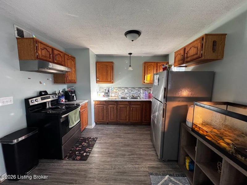 9720 Titan Dr, Louisville, KY 40229