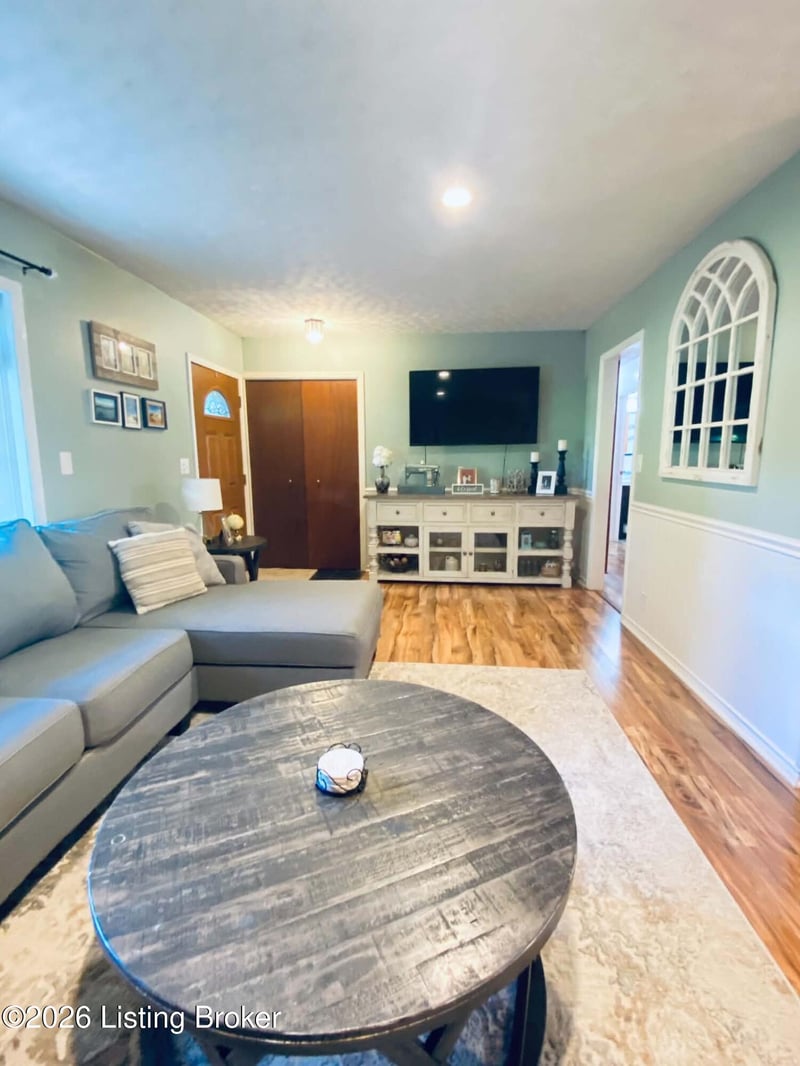 974 Trout Ln, Shelbyville, KY 40065