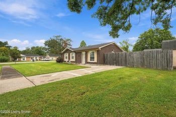 9801 Barnlake Dr, Louisville, KY 40291