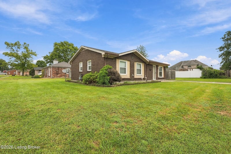 9801 Barnlake Dr, Louisville, KY 40291