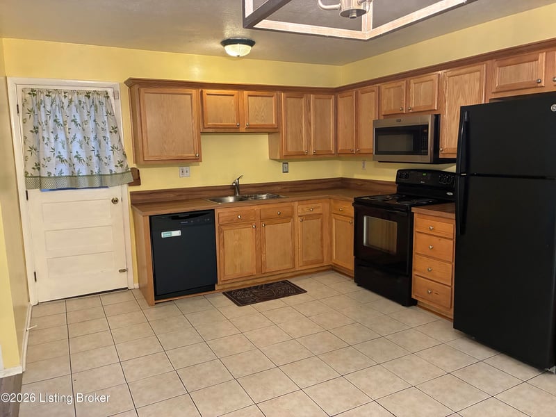 9801 Tucson Ct, Louisville, KY 40223