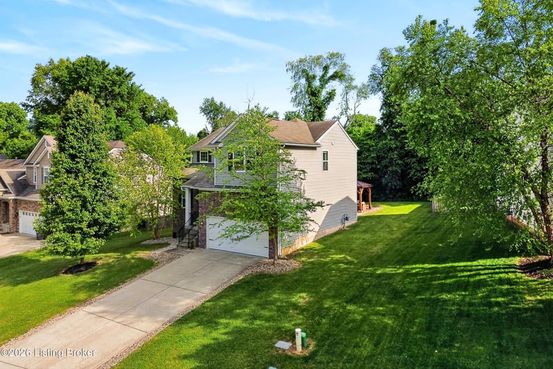9804 Creek View Estates Dr, Louisville, KY 40291