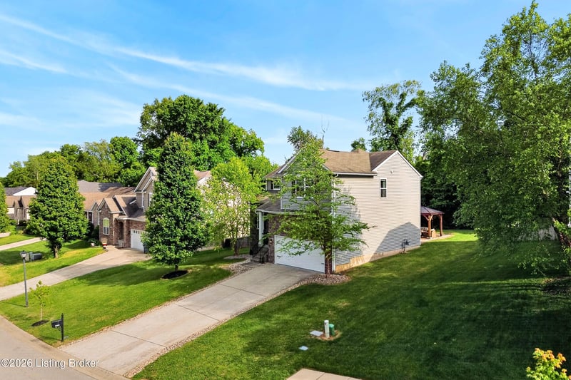 9804 Creek View Estates Dr, Louisville, KY 40291