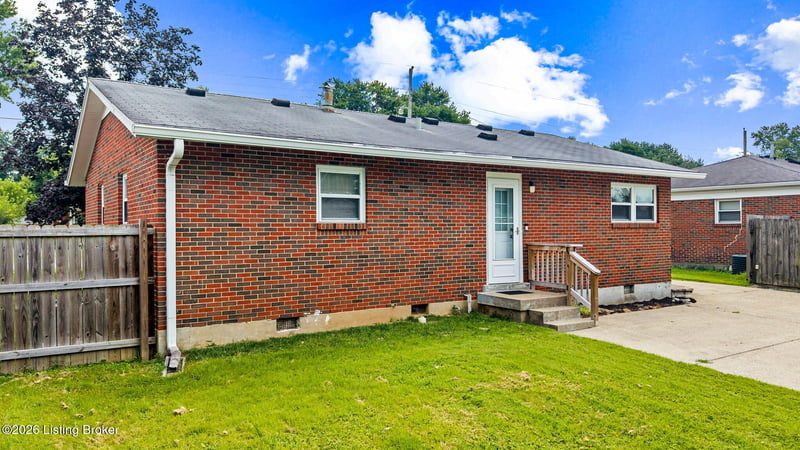 9806 West Ave, Louisville, KY 40272