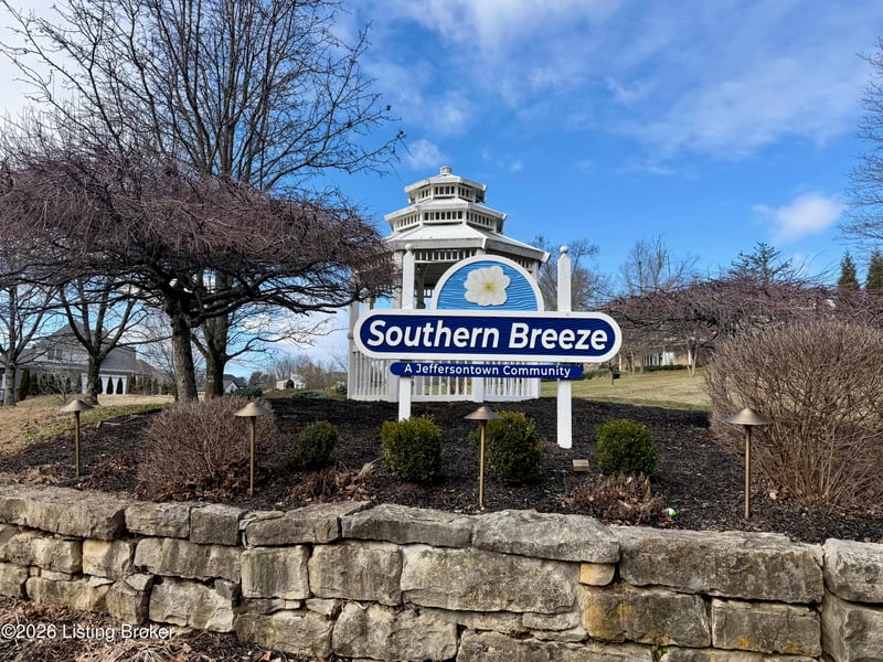 9807 Southern Breeze Ln, Louisville, KY 40299