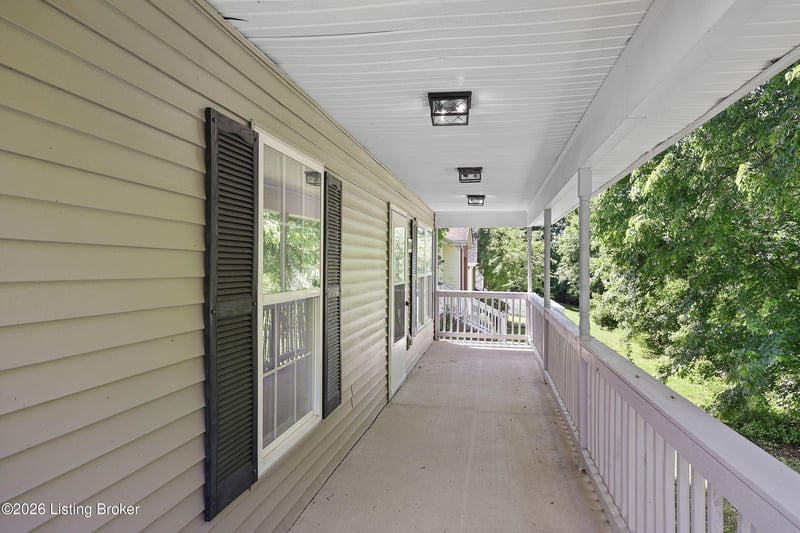 9808 Williamsborough Ln, Louisville, KY 40291