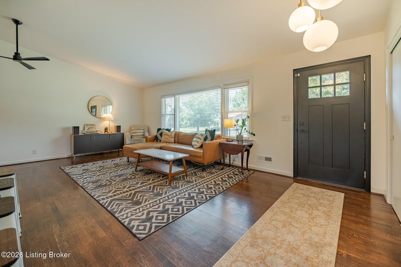 9812 Longwood Cir, Louisville, KY 40223