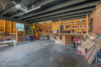 9812 Longwood Cir, Louisville, KY 40223