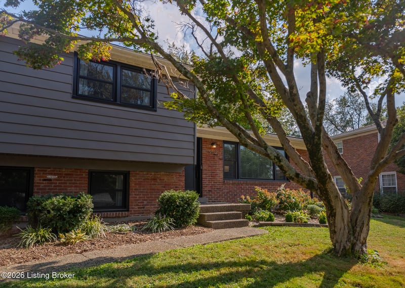9812 Longwood Cir, Louisville, KY 40223