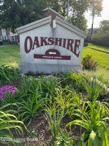 9814 Oakshire Dr, Jeffersontown, KY 40299