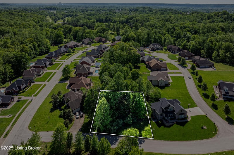 9814 Sunnys Halo Ct, Louisville, KY 40214