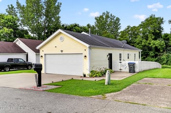 9814 Williamsborough Ln, Louisville, KY 40291