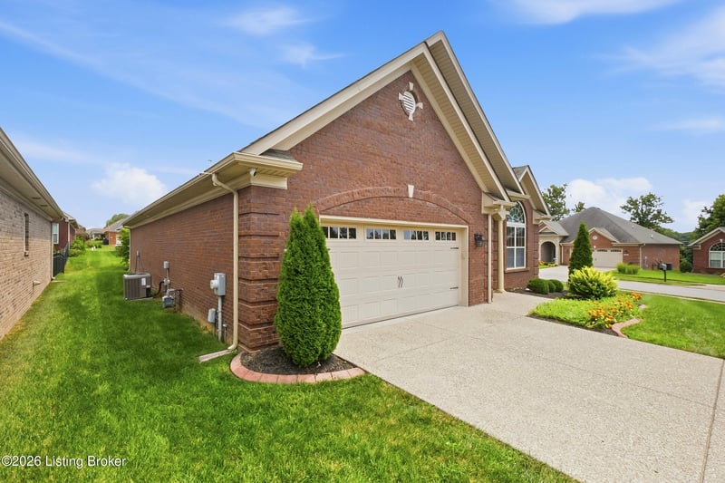 9815 Cedar Garden Dr, Louisville, KY 40291