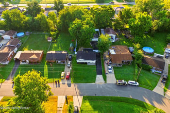 9817 Saturn Dr, Louisville, KY 40229