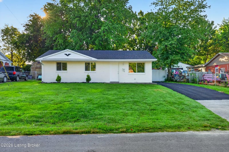 9817 Saturn Dr, Louisville, KY 40229
