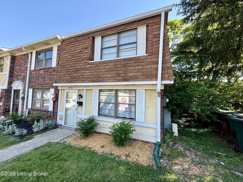 9820 Oakshire Dr, Jeffersontown, KY 40299