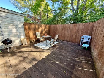9820 Oakshire Dr, Jeffersontown, KY 40299
