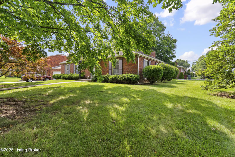 9829 Meadow Vale Dr, Louisville, KY 40242