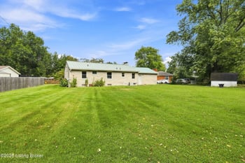 9902 Vega Ln, Louisville, KY 40272