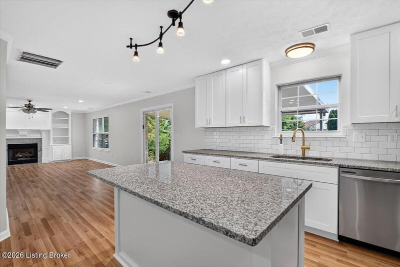 9903 Legacy Ct, Louisville, KY 40291