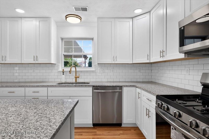 9903 Legacy Ct, Louisville, KY 40291