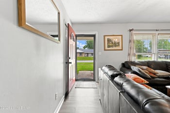 9904 Phoenix Trl, Louisville, KY 40223
