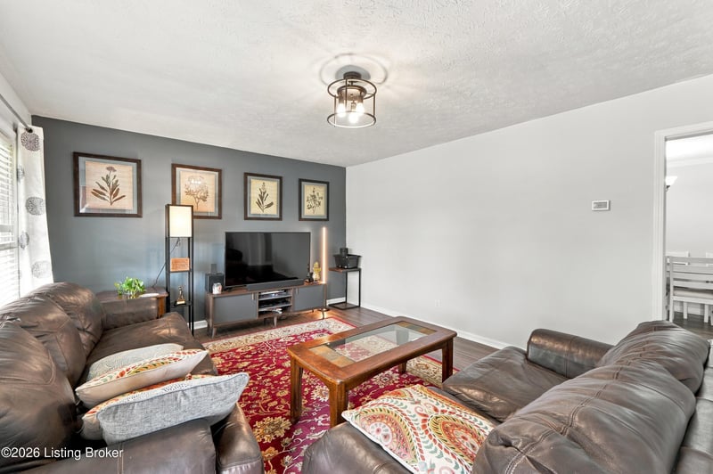 9904 Phoenix Trl, Louisville, KY 40223