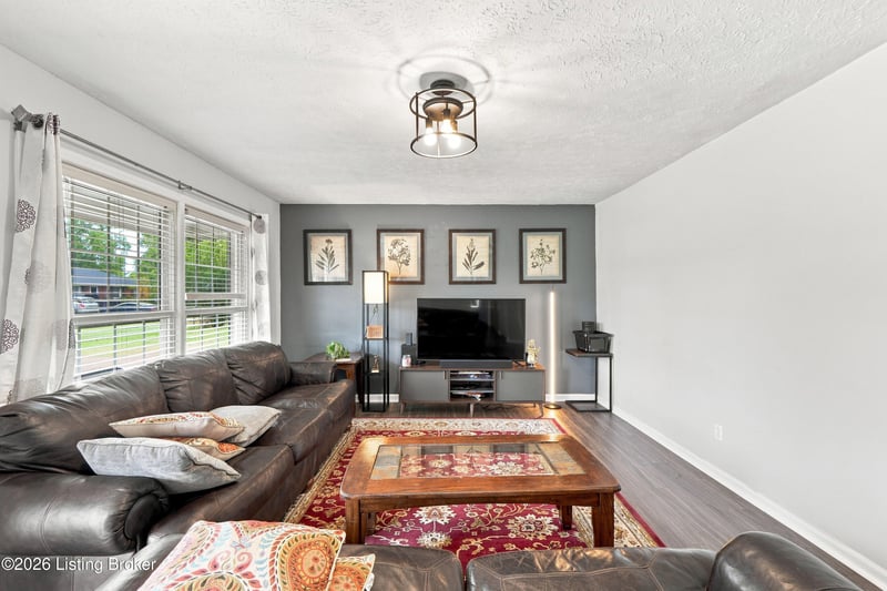 9904 Phoenix Trl, Louisville, KY 40223