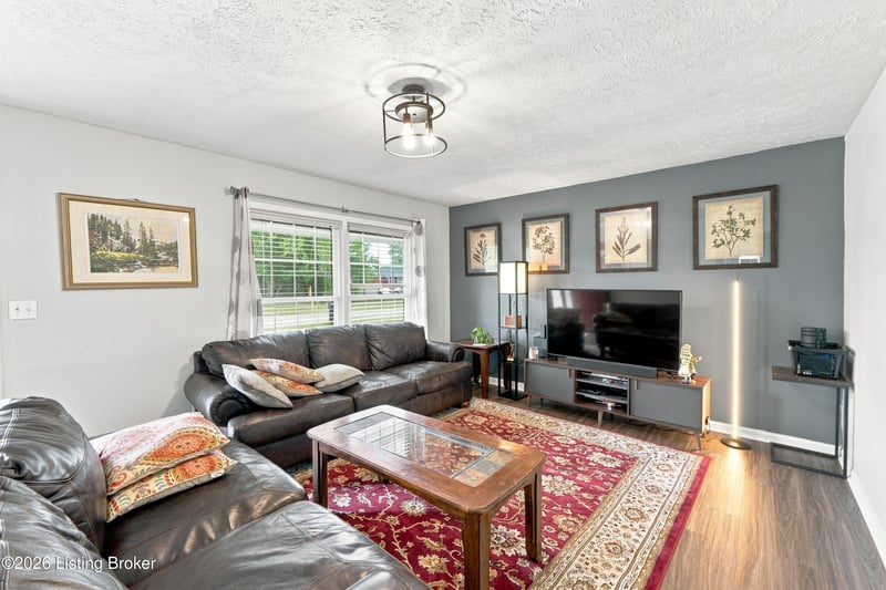 9904 Phoenix Trl, Louisville, KY 40223