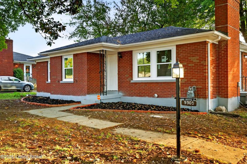 9905 Stonestreet Rd, Louisville, KY 40272