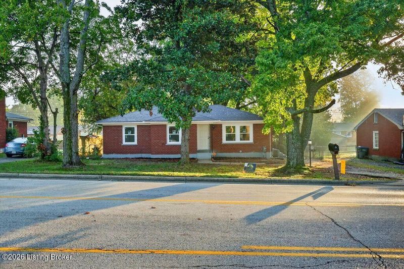 9905 Stonestreet Rd, Louisville, KY 40272