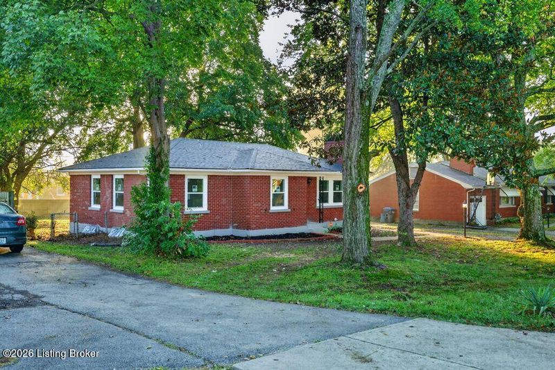 9905 Stonestreet Rd, Louisville, KY 40272