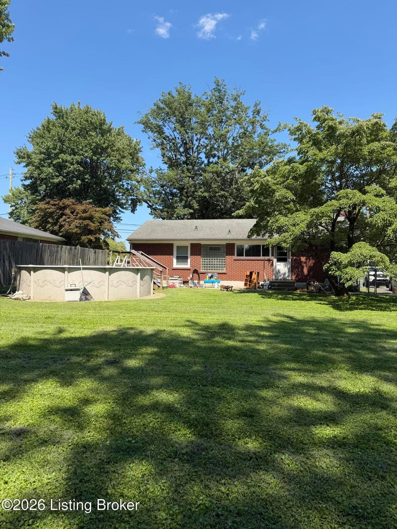 9906 Stonestreet Rd, Louisville, KY 40272