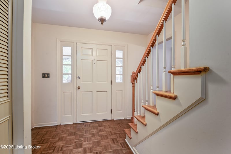 9907 Stonehenge Way, Louisville, KY 40241