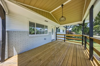 9908 Chapel Hill Rd, Louisville, KY 40229