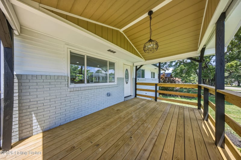 9908 Chapel Hill Rd, Louisville, KY 40229