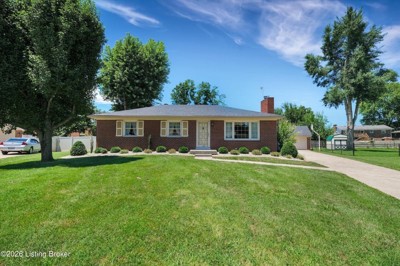 9910 Fireside Dr, Louisville, KY 40272