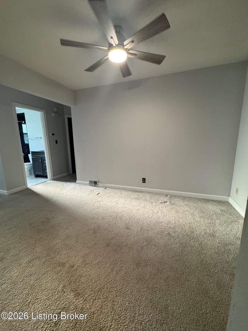 9910 Stonestreet Rd, Louisville, KY 40272