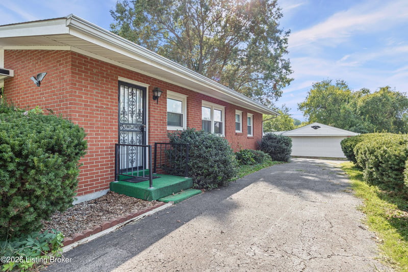9917 East Ave, Louisville, KY 40272