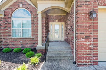 9920 W Cedar Garden Dr, Louisville, KY 40291